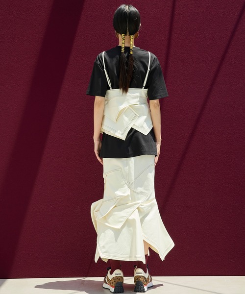 OMMO(オーエムエムオー)の「ASYMME FOLD DESIGN BUSTIER(キャミソール・レディース・ネイビー/オフホワイト・36/38)」の12枚目の写真