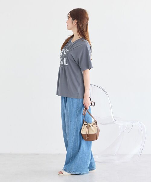 earth music&ecology（アースミュージックアンドエコロジー）の「シャーリングロゴTシャツ（Tシャツ/カットソー・レディース・オフホワイト/ブラウン/チャコールグレー・FREE）」の7枚目の写真