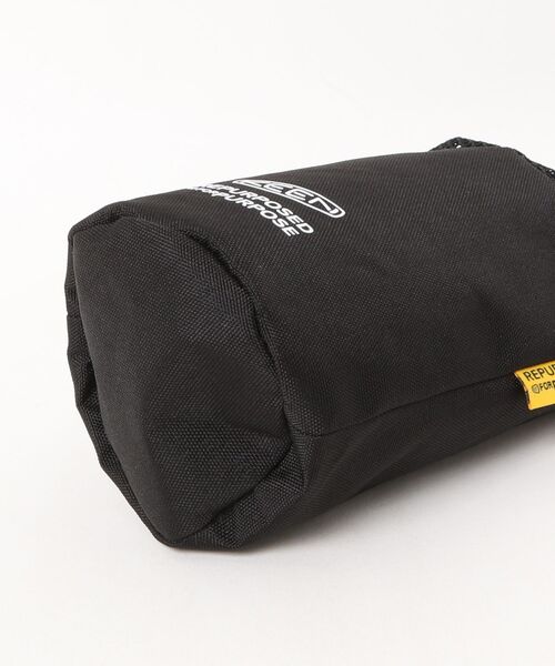 KEEN（キーン）の「《keen》HARVEST DRAWSTRING BAG（ボディバッグ/ウエストポーチ・メンズ・ブラック・フリー）」の3枚目の写真