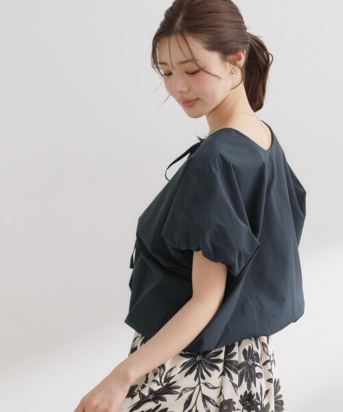 couture brooch(クチュールブローチ)の「2WAYバルーンブラウス(シャツ/ブラウス・レディース・ベージュ/ネイビー・38)」の7枚目の写真