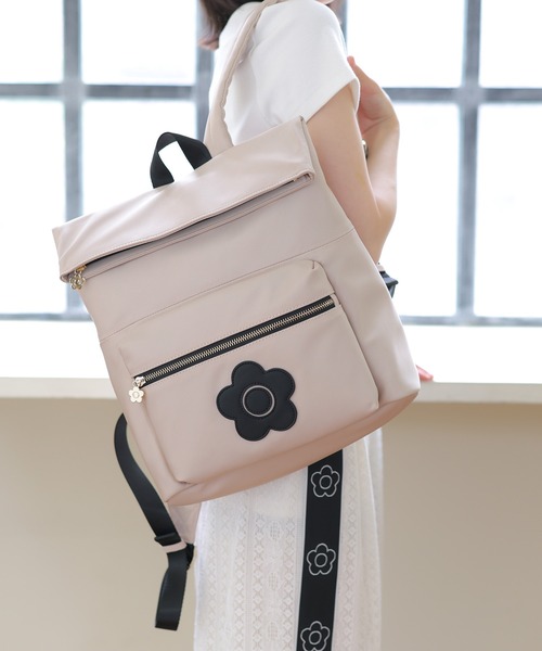 MARY QUANT(マリークワント)の「デイジーパッチツイル リュック(バックパック/リュック・レディース・ベージュ/ブラック・FREE)」の1枚目の写真