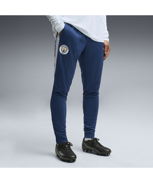 PUMA(プーマ)の「PUMA プーマ メンズ 2026-27 マンチェスターシティ FC トレーニング パンツ Wポ(その他パンツ・メンズ・ブラック×ピンク/ブルー系・MEDIUM/SMALL/LARGE/X-LARGE)」の8枚目の写真