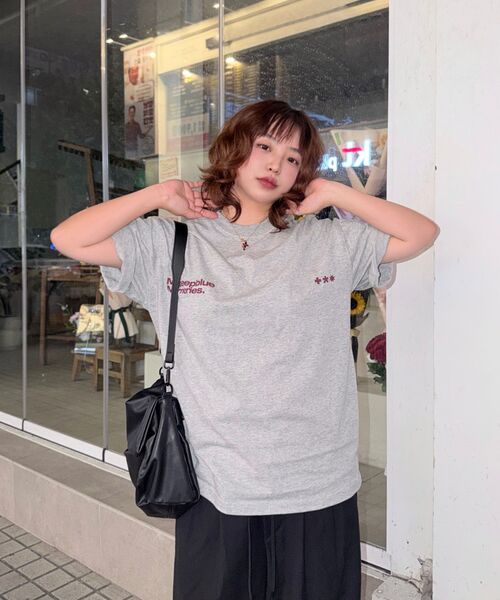 mydeepbluememories(マイディープブルーメモリーズ)の「Mm Symbol Logo T-Shirts (GREY / BURGUNDY)(Tシャツ/カットソー・レディース・ミックスグレー・SMALL/MEDIUM/LARGE)」の3枚目の写真
