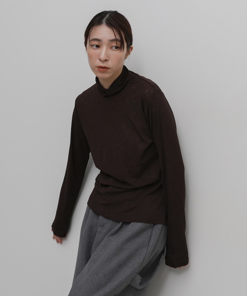 select MOCA(セレクトモカ)の「シンプルハイネックロンT(Tシャツ/カットソー・レディース・ダークブラウン/グレー/ブラック/アイボリー・FREE)」の4枚目の写真