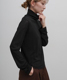 シンプルハイネックロンT