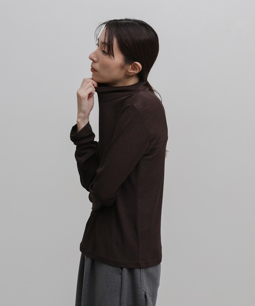select MOCA(セレクトモカ)の「シンプルハイネックロンT(Tシャツ/カットソー・レディース・ダークブラウン/グレー/ブラック/アイボリー・FREE)」の19枚目の写真