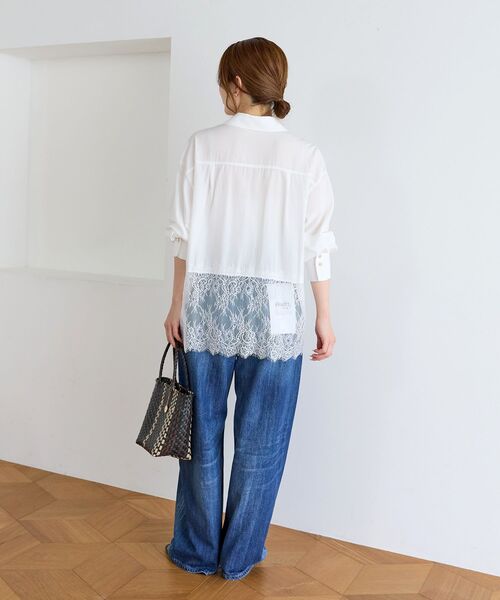 le.coeur blanc（ルクールブラン）の「裾レースドッキングシャツ（シャツ/ブラウス・レディース・ネイビー/オフホワイト・38）」の21枚目の写真