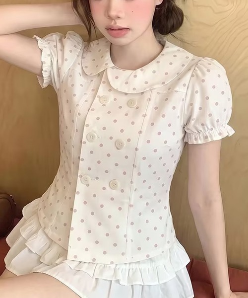 AsheKsha(アシクシャ)の「水玉ベビーカラーダブルボタンパフスリーブショート丈トップス(シャツ/ブラウス・レディース・ベージュ・M)」の1枚目の写真