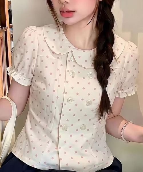 AsheKsha(アシクシャ)の「水玉ベビーカラーダブルボタンパフスリーブショート丈トップス(シャツ/ブラウス・レディース・ベージュ・M)」の2枚目の写真