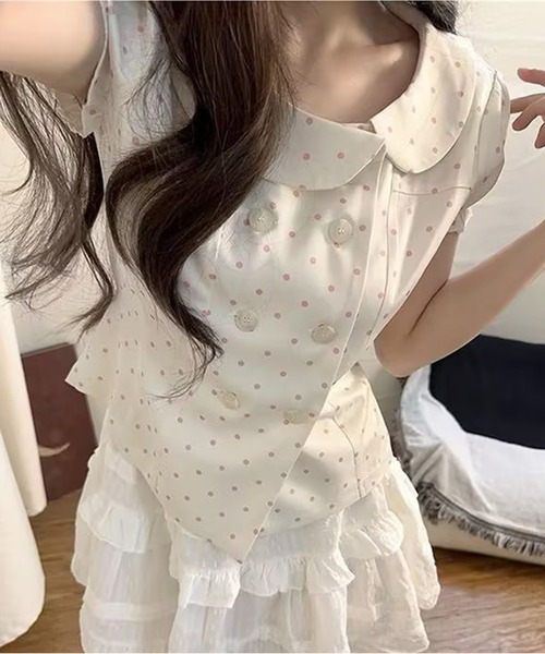AsheKsha(アシクシャ)の「水玉ベビーカラーダブルボタンパフスリーブショート丈トップス(シャツ/ブラウス・レディース・ベージュ・M)」の3枚目の写真