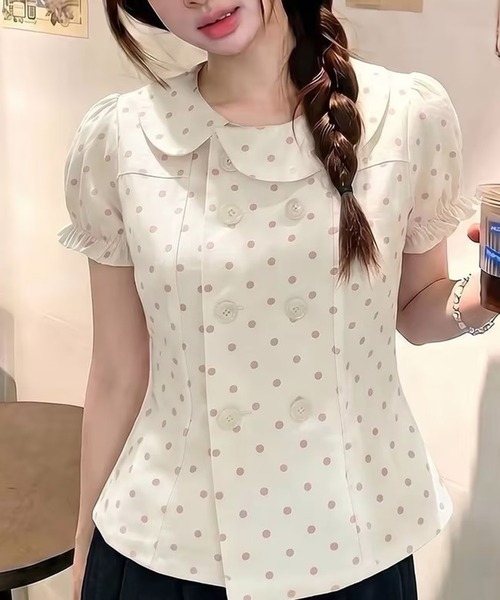 AsheKsha(アシクシャ)の「水玉ベビーカラーダブルボタンパフスリーブショート丈トップス(シャツ/ブラウス・レディース・ベージュ・M)」の4枚目の写真