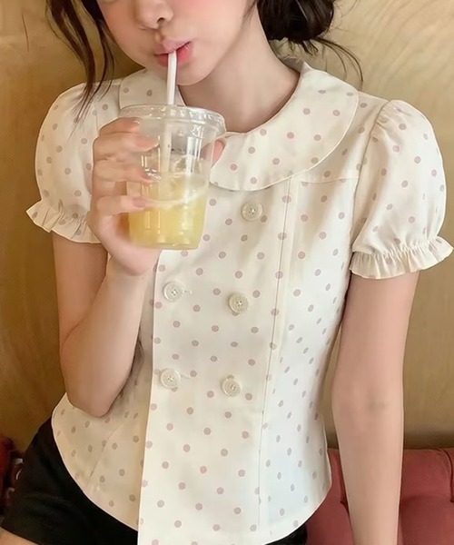 AsheKsha(アシクシャ)の「水玉ベビーカラーダブルボタンパフスリーブショート丈トップス(シャツ/ブラウス・レディース・ベージュ・M)」の5枚目の写真