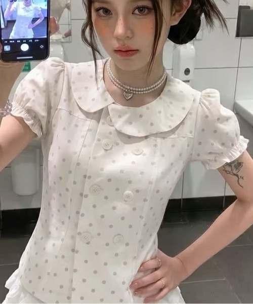 AsheKsha(アシクシャ)の「水玉ベビーカラーダブルボタンパフスリーブショート丈トップス(シャツ/ブラウス・レディース・ベージュ・M)」の18枚目の写真