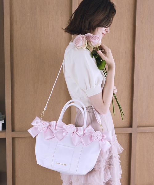 Maison de FLEUR(メゾンドフルール)の「ローズボリュームリボン2Wayトート(トートバッグ・レディース・ライトピンク/ブラック・FREE)」の4枚目の写真