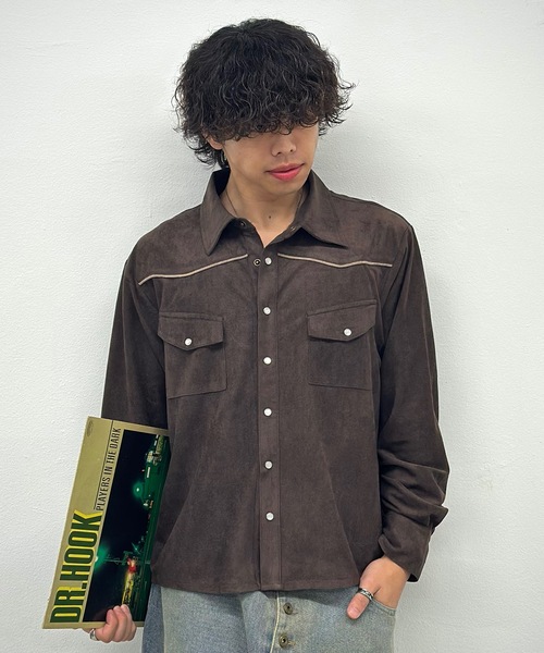 MandO(エムオー)(エムオー)の「【ユニセックス】フェイクスエードパイピングウエスタンシャツ(シャツ/ブラウス・メンズ・レッド/チャコールグレー/ブラック/ベージュ/ダークブラウン・MEDIUM/LARGE)」の3枚目の写真