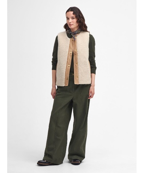 Barbour(バブアー)の「Dulsie ボア ライナー ベスト(レディース)(ベスト・レディース・クリーム/ブラック/オリーブ・8/10/12)」の4枚目の写真