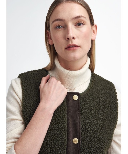 Barbour(バブアー)の「Dulsie ボア ライナー ベスト(レディース)(ベスト・レディース・クリーム/ブラック/オリーブ・8/10/12)」の14枚目の写真