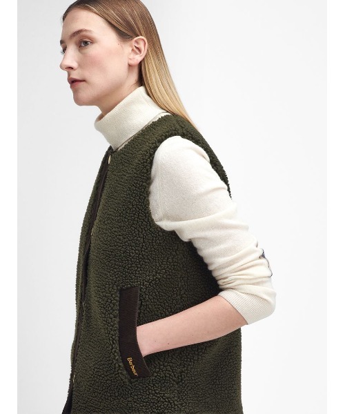 Barbour(バブアー)の「Dulsie ボア ライナー ベスト(レディース)(ベスト・レディース・クリーム/ブラック/オリーブ・8/10/12)」の16枚目の写真