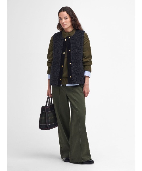 Barbour(バブアー)の「Dulsie ボア ライナー ベスト(レディース)(ベスト・レディース・クリーム/ブラック/オリーブ・8/10/12)」の17枚目の写真
