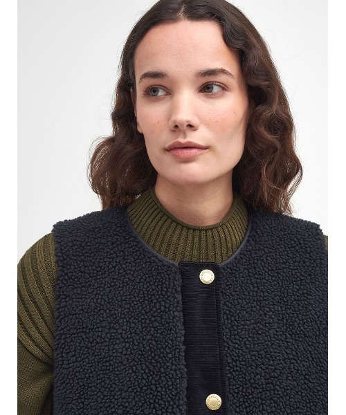 Barbour(バブアー)の「Dulsie ボア ライナー ベスト(レディース)(ベスト・レディース・クリーム/ブラック/オリーブ・8/10/12)」の20枚目の写真