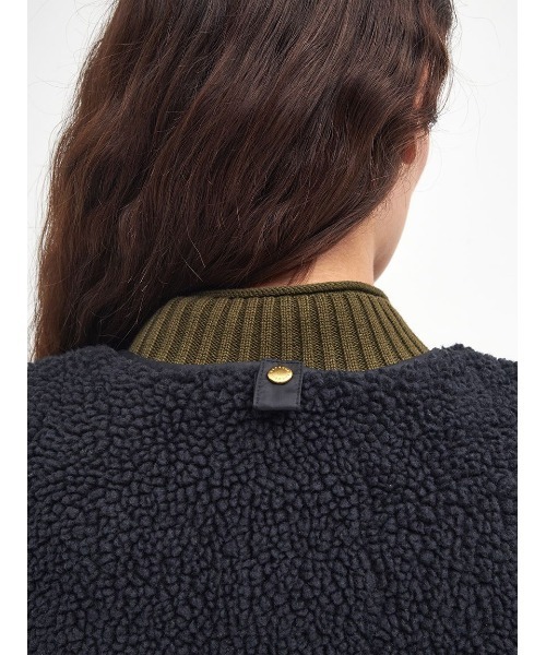 Barbour(バブアー)の「Dulsie ボア ライナー ベスト(レディース)(ベスト・レディース・クリーム/ブラック/オリーブ・8/10/12)」の21枚目の写真