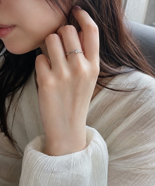 Stelino(ステリノ)の「シンプル1粒リング キュービックジルコニア 細身 クラウン 幅1.3mm 金属アレルギー対応(リング・レディース・シルバー・7号/9号/11号/13号/3号/5号)」の6枚目の写真