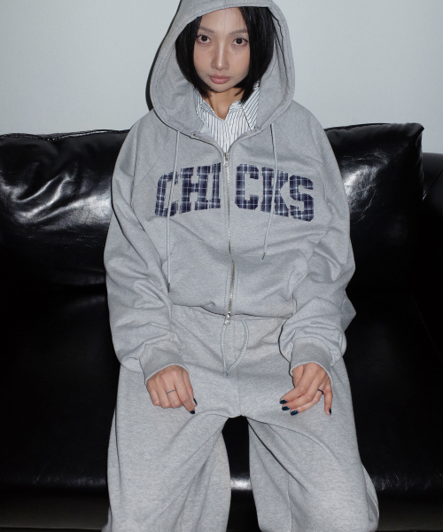 CHICKS(チックス)の「ヘリテージチェックアップリケ ジップアップパーカー メランジ(パーカー・レディース・ライトグレー・ONE SIZE)」の3枚目の写真