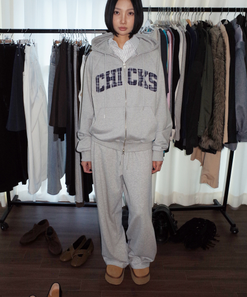 CHICKS(チックス)の「ヘリテージチェックアップリケ ジップアップパーカー メランジ(パーカー・レディース・ライトグレー・ONE SIZE)」の4枚目の写真