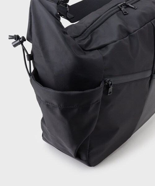 THE SHOP TK (ザ ショップ ティーケー )の「VISIONARY 異素材コンビ ビッグショルダーバッグ(ショルダーバッグ・メンズ・ブラック/ブラック系1・00)」の17枚目の写真