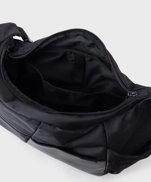 THE SHOP TK (ザ ショップ ティーケー )の「VISIONARY 異素材コンビ ビッグショルダーバッグ(ショルダーバッグ・メンズ・ブラック/ブラック系1・00)」の19枚目の写真