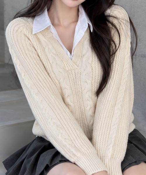 GLAMOROUS JANE(グラマラスジェーン)の「シャツレイヤード風ケーブルニット(ニット/セーター・レディース・ホワイト/グレー/ブラック・FREE)」の2枚目の写真