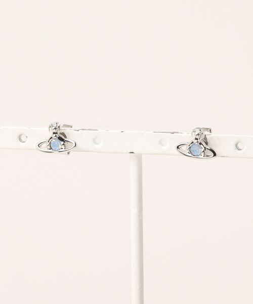Vivienne Westwood(ヴィヴィアンウエストウッド)の「NANO SOLITAIRE EARRINGS(ピアス(両耳用)・レディース・ゴールド系その他/ブラック/シルバー/ピンクゴールド/グリーン/ゴールド/ピンク/ブルー/Olive /LT.Blue/シルバー系その他/ブルー系その他/Navy/パープル/ライトグリーン/ゴールド×グレー/ライトピンク/ライトパープル/パープル系その他2/ピンク系/クリアブラック/ゴールド系/ゴールド系1/シルバー×ブルー/ブルー系その他2/ブルー系その他3/グリーン系その他/ゴールド系その他2/ピンク系その他/ゴールド系その他3/ゴールド系その他4/ゴールド系その他5/ブルー系その他5/ゴールド系その他6/ゴールド系その他7/シルバー系その他4・FREE)」の9枚目の写真