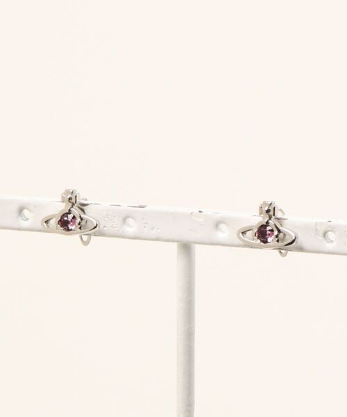 Vivienne Westwood(ヴィヴィアンウエストウッド)の「NANO SOLITAIRE EARRINGS(ピアス(両耳用)・レディース・ゴールド系その他/ブラック/シルバー/ピンクゴールド/グリーン/ゴールド/ピンク/ブルー/Olive /LT.Blue/シルバー系その他/ブルー系その他/Navy/パープル/ライトグリーン/ゴールド×グレー/ライトピンク/ライトパープル/パープル系その他2/ピンク系/クリアブラック/ゴールド系/ゴールド系1/シルバー×ブルー/ブルー系その他2/ブルー系その他3/グリーン系その他/ゴールド系その他2/ピンク系その他/ゴールド系その他3/ゴールド系その他4/ゴールド系その他5/ブルー系その他5/ゴールド系その他6/ゴールド系その他7/シルバー系その他4・FREE)」の16枚目の写真