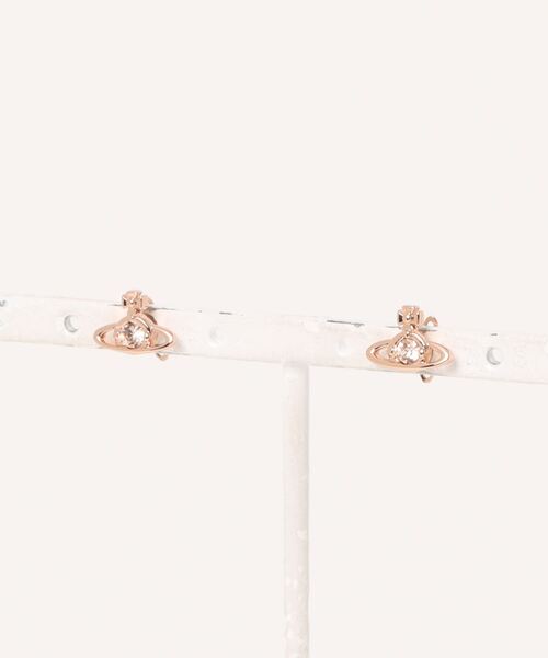 Vivienne Westwood(ヴィヴィアンウエストウッド)の「NANO SOLITAIRE EARRINGS(ピアス(両耳用)・レディース・ゴールド系その他/ブラック/シルバー/ピンクゴールド/グリーン/ゴールド/ピンク/ブルー/Olive /LT.Blue/シルバー系その他/ブルー系その他/Navy/パープル/ライトグリーン/ゴールド×グレー/ライトピンク/ライトパープル/パープル系その他2/ピンク系/クリアブラック/ゴールド系/ゴールド系1/シルバー×ブルー/ブルー系その他2/ブルー系その他3/グリーン系その他/ゴールド系その他2/ピンク系その他/ゴールド系その他3/ゴールド系その他4/ゴールド系その他5/ブルー系その他5/ゴールド系その他6/ゴールド系その他7/シルバー系その他4・FREE)」の19枚目の写真