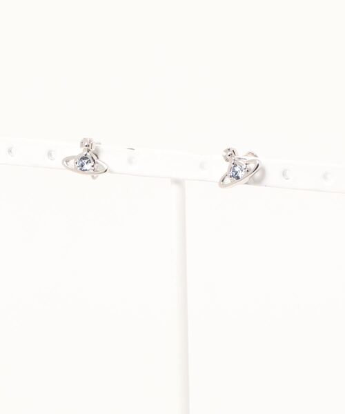 Vivienne Westwood(ヴィヴィアンウエストウッド)の「NANO SOLITAIRE EARRINGS(ピアス(両耳用)・レディース・ゴールド系その他/ブラック/シルバー/ピンクゴールド/グリーン/ゴールド/ピンク/ブルー/Olive /LT.Blue/シルバー系その他/ブルー系その他/Navy/パープル/ライトグリーン/ゴールド×グレー/ライトピンク/ライトパープル/パープル系その他2/ピンク系/クリアブラック/ゴールド系/ゴールド系1/シルバー×ブルー/ブルー系その他2/ブルー系その他3/グリーン系その他/ゴールド系その他2/ピンク系その他/ゴールド系その他3/ゴールド系その他4/ゴールド系その他5/ブルー系その他5/ゴールド系その他6/ゴールド系その他7/シルバー系その他4・FREE)」の8枚目の写真