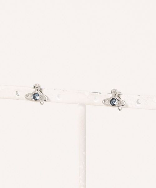 Vivienne Westwood(ヴィヴィアンウエストウッド)の「NANO SOLITAIRE EARRINGS(ピアス(両耳用)・レディース・ゴールド系その他/ブラック/シルバー/ピンクゴールド/グリーン/ゴールド/ピンク/ブルー/Olive /LT.Blue/シルバー系その他/ブルー系その他/Navy/パープル/ライトグリーン/ゴールド×グレー/ライトピンク/ライトパープル/パープル系その他2/ピンク系/クリアブラック/ゴールド系/ゴールド系1/シルバー×ブルー/ブルー系その他2/ブルー系その他3/グリーン系その他/ゴールド系その他2/ピンク系その他/ゴールド系その他3/ゴールド系その他4/ゴールド系その他5/ブルー系その他5/ゴールド系その他6/ゴールド系その他7/シルバー系その他4・FREE)」の12枚目の写真