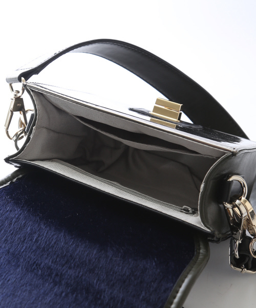 LOWELL things（ロウェル　シングス）の「メタリックスクエアミニショルダー（ショルダーバッグ・レディース・ネイビー/ベージュ・FREE）」の10枚目の写真