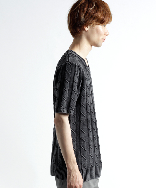 MONO-MART（モノマート）の「バイオウォッシュ加工リンクスケーブル編み/深クルーネックニット（ニット/セーター・メンズ・ベージュ/ネイビー/ライトインディゴブルー/ブラック/サックスブルー/オフホワイト・L/M）」の17枚目の写真