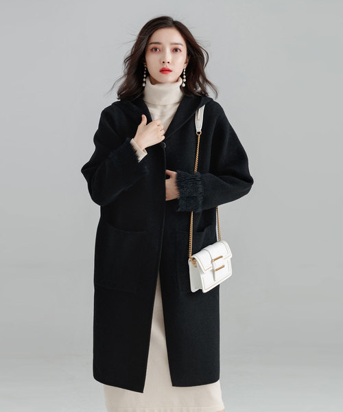 SAISON DE PAPILLON（セゾンドパピヨン）の「フード付き袖フェイク