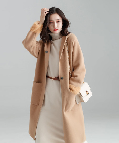 SAISON DE PAPILLON（セゾンドパピヨン）の「フード付き袖フェイク