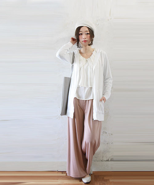 and it_(アンドイット)の「UVカットロングパーカー(パーカー・レディース・ネイビー/オフホワイト/ブラック/杢グレー/カーキ/オートミール/ピンク/ミント/ライトブルー/ベージュ/グレイッシュブルー/キャメル/ラベンダー/グレイッシュベージュ/ライトオリーブ・LL/M/L)」の2枚目の写真