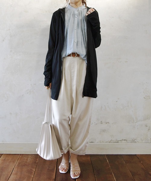 and it_(アンドイット)の「UVカットロングパーカー(パーカー・レディース・ネイビー/オフホワイト/ブラック/杢グレー/カーキ/オートミール/ピンク/ミント/ライトブルー/ベージュ/グレイッシュブルー/キャメル/ラベンダー/グレイッシュベージュ/ライトオリーブ・LL/M/L)」の17枚目の写真