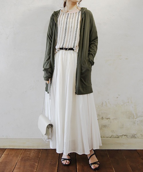 and it_(アンドイット)の「UVカットロングパーカー(パーカー・レディース・ネイビー/オフホワイト/ブラック/杢グレー/カーキ/オートミール/ピンク/ミント/ライトブルー/ベージュ/グレイッシュブルー/キャメル/ラベンダー/グレイッシュベージュ/ライトオリーブ・LL/M/L)」の20枚目の写真