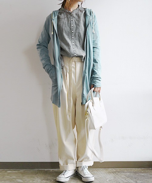 and it_(アンドイット)の「UVカットロングパーカー(パーカー・レディース・ネイビー/オフホワイト/ブラック/杢グレー/カーキ/オートミール/ピンク/ミント/ライトブルー/ベージュ/グレイッシュブルー/キャメル/ラベンダー/グレイッシュベージュ/ライトオリーブ・LL/M/L)」の22枚目の写真