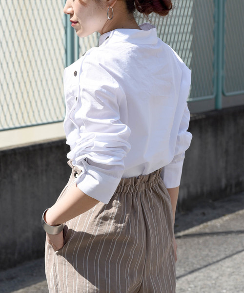 MYRDAL（ミュルダール）の「サイドボタンモックネックシャツ（シャツ/ブラウス・レディース・オフホワイト/ブラック/グリーン・M）」の7枚目の写真