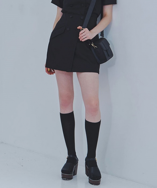 Heather(ヘザー)の「Wボタンレトロミニスカート 842722(スカート・レディース・ブラック/ブラウン系その他/ベージュ系その他/ピンク・SMALL/MEDIUM)」の2枚目の写真