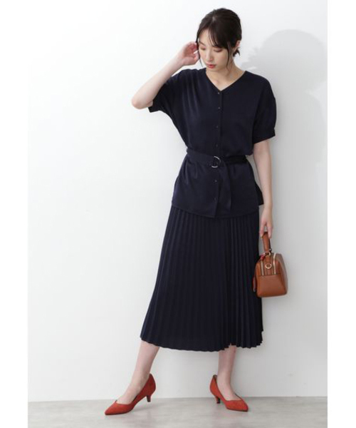 NATURAL BEAUTY BASIC（ナチュラルビューティーベーシック）の「[洗える]マットサテンプリーツスカート（スカート・レディース・オフホワイト/ネイビー/キャメル・X-SMALL/MEDIUM/SMALL）」の5枚目の写真