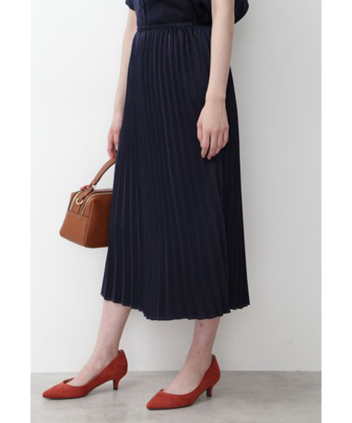 NATURAL BEAUTY BASIC（ナチュラルビューティーベーシック）の「[洗える]マットサテンプリーツスカート（スカート・レディース・オフホワイト/ネイビー/キャメル・X-SMALL/MEDIUM/SMALL）」の6枚目の写真