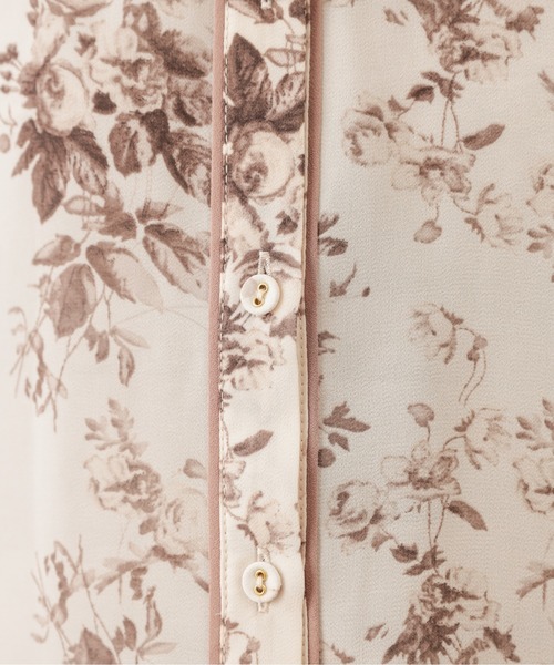 natural couture(ナチュラルクチュール)の「配色使い花柄ブラウス(シャツ/ブラウス・レディース・ベージュ/ブラウン/アイボリー/ブルー/グリーン・FREE)」の12枚目の写真