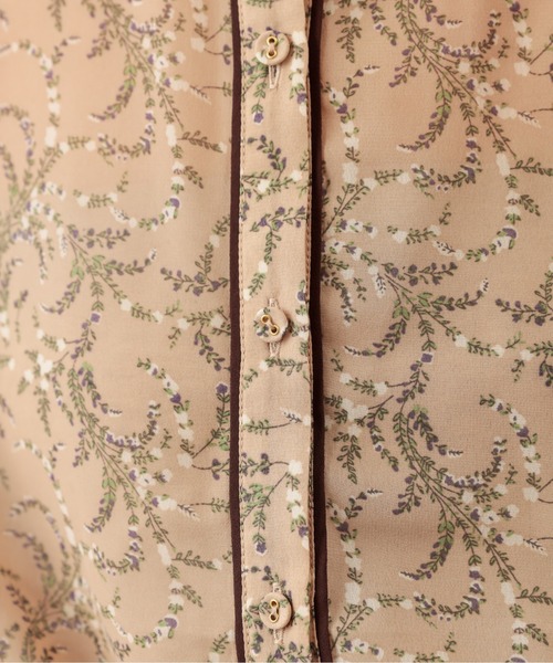 natural couture(ナチュラルクチュール)の「配色使い花柄ブラウス(シャツ/ブラウス・レディース・ベージュ/ブラウン/アイボリー/ブルー/グリーン・FREE)」の20枚目の写真